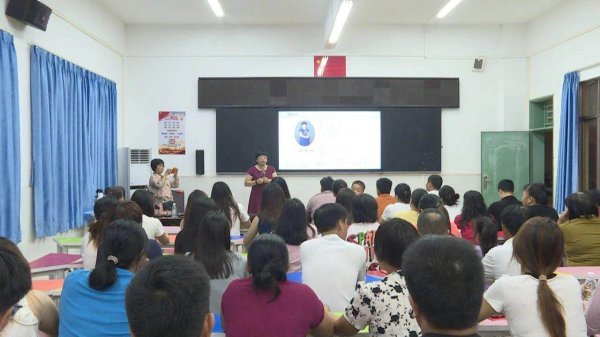 中国投资配资平台官网 惠东家庭教育大讲堂“开课”！给家长“充电”，为孩子“护航”